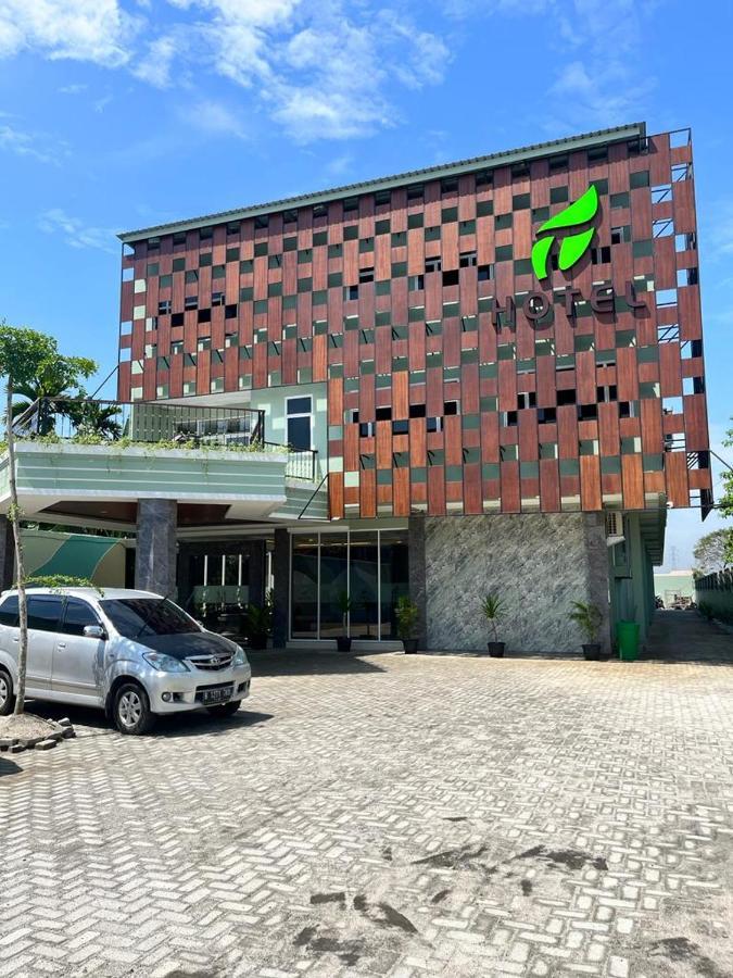 T Hotel Kualanamu Lubukpakam Dış mekan fotoğraf